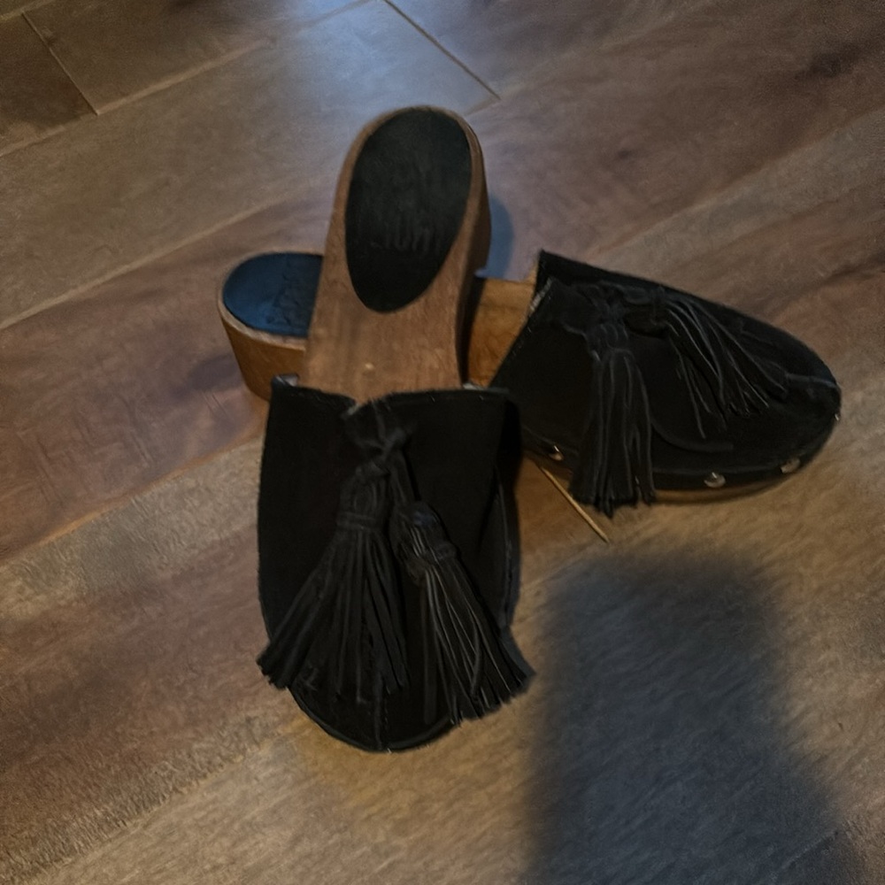 Anthropologie Bird of flight suede clogs